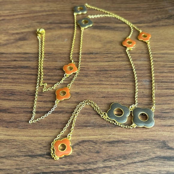 Long gold-toned necklace with enamel clovers, 22”, Vintage Classic Feminine - Picture 3 of 6